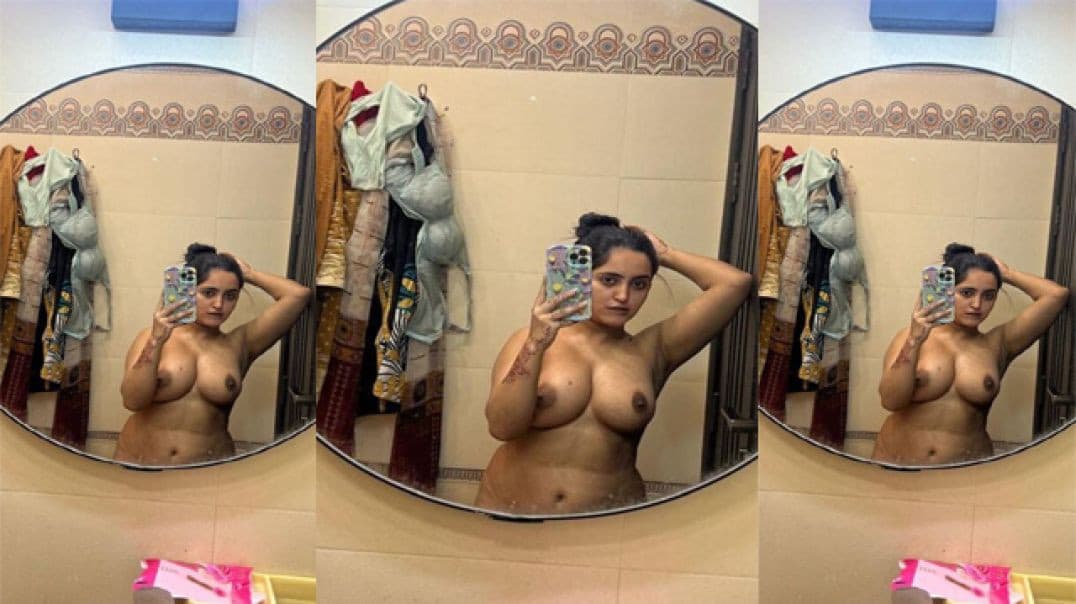 Beautiful Sexy Horny Mallu Showing Bathing & Fingering