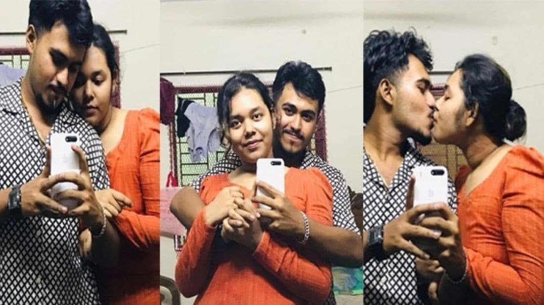 Desi Babe Small Booby Girlfriend Showing Off