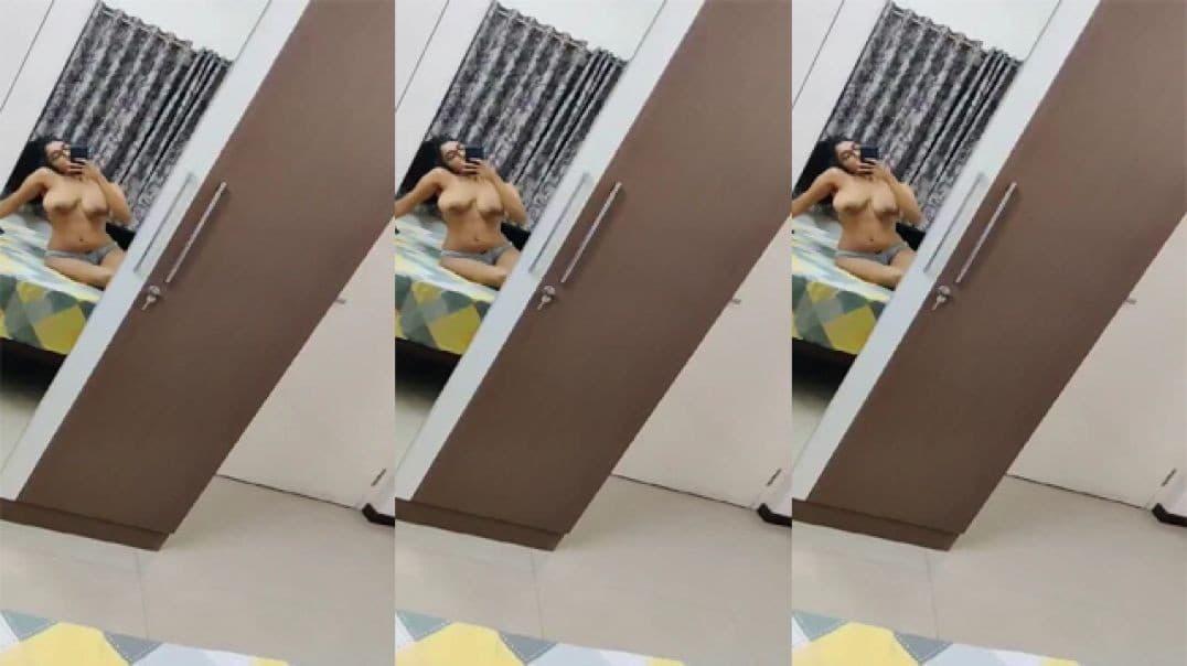 Horny College Babe Indian Showing Update