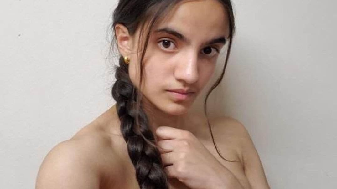 Sexy Baby Flaunts Her Nude Body