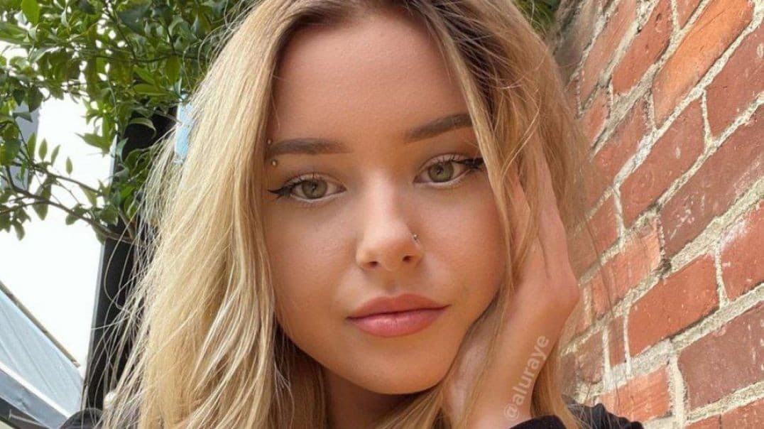 Hot Russian Girl Uses Sex Toy