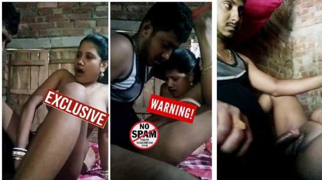 Village Sexy Bhabhi Midnight Fucked By Lover