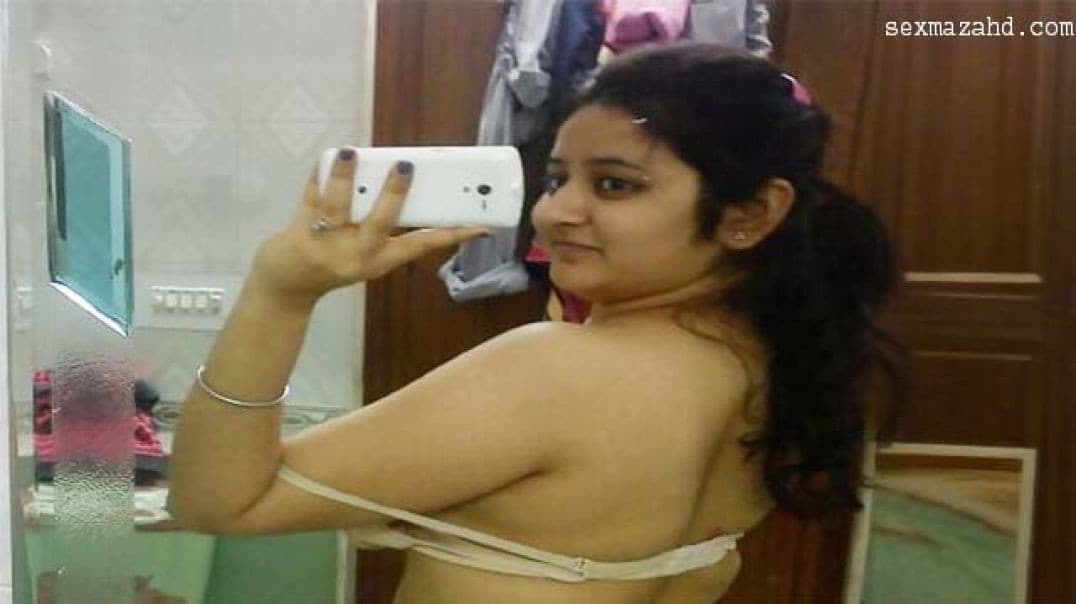 Sexy Girl Fucking from Behind & She Spreads her Ass to Take Full Dick Inside