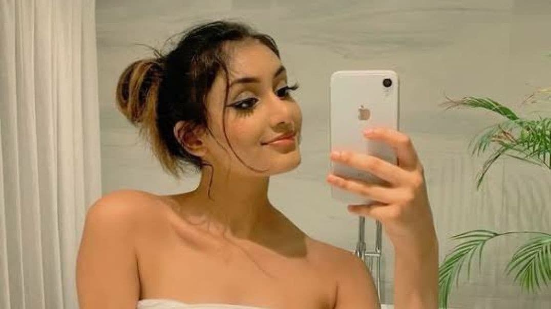 KAYLA KAPOOR Famous Girl Blowjob